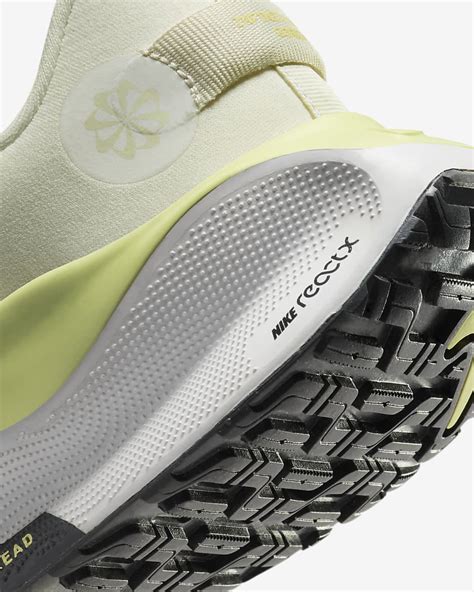 Tenis de correr en carretera impermeable para mujer Nike .